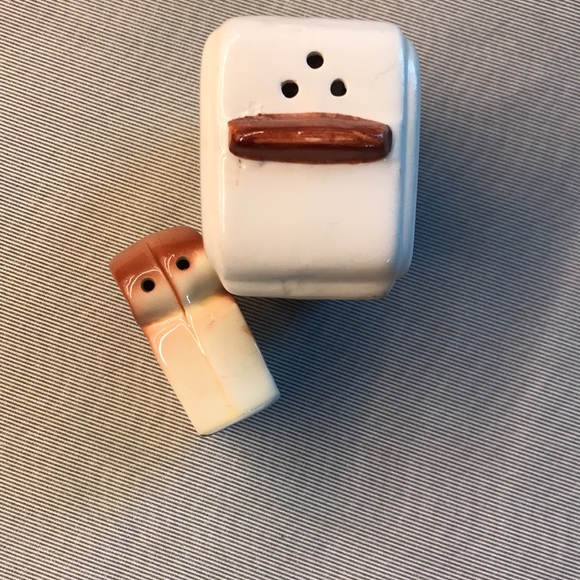 Vintage Toaster Salt and Pepper Shakers Giftcraft - Picture 2 of 5